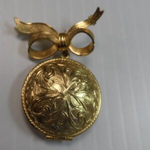 Vintage Convertible Avon New York Powdering Brooch Pin Pendant Unforgettable